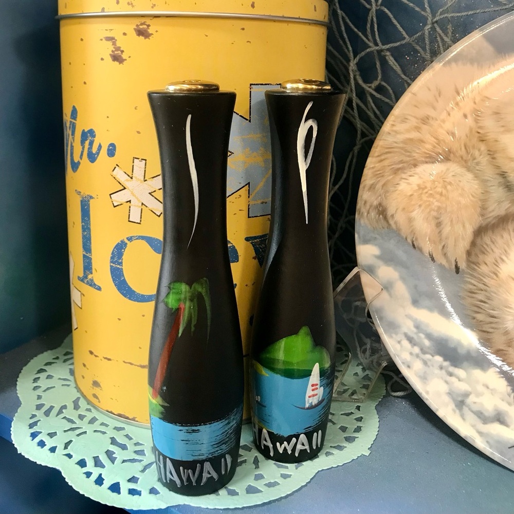 Vintage Hawaii Salt And Pepper Shakers